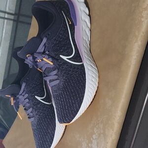 NIKE athletic shoes for womens